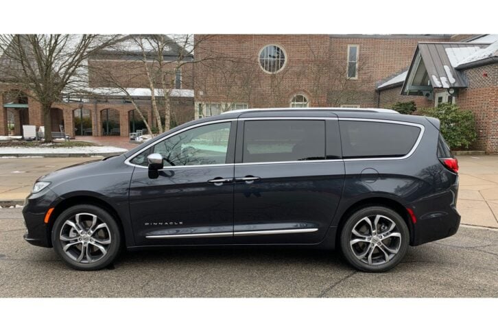 2021 Chrysler Pacifica exterior