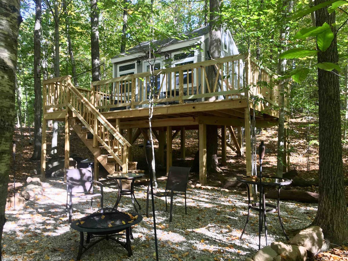 Glamping Treehouse