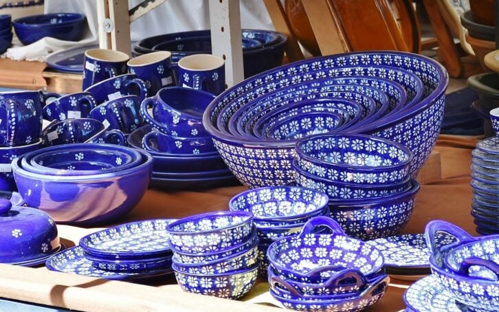 Blue and white ceramic dinnerware set