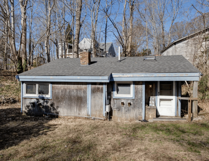 15 Beautiful Homes for Sale With Detached Guest Houses
