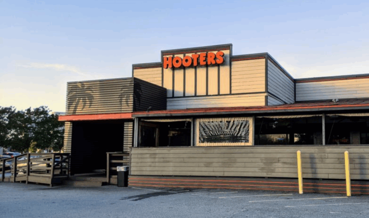 Empty Hooters Restaurant