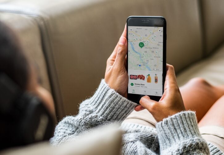 Person using Flashfood app on their phone