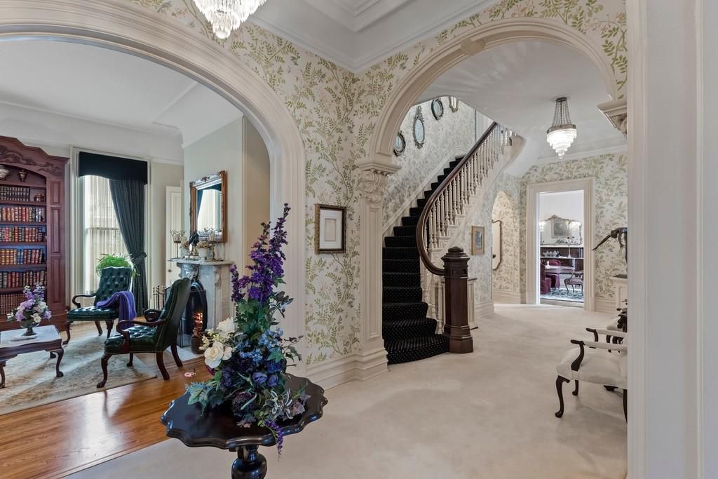 Italianate: A Peek Inside