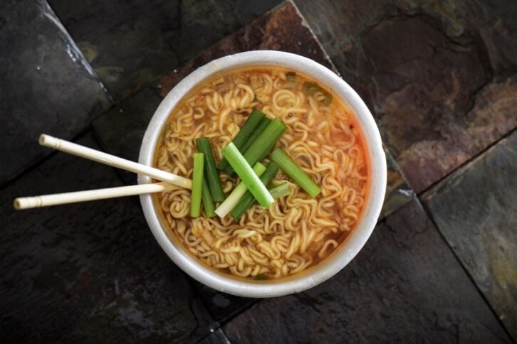 Instant ramen with green onions