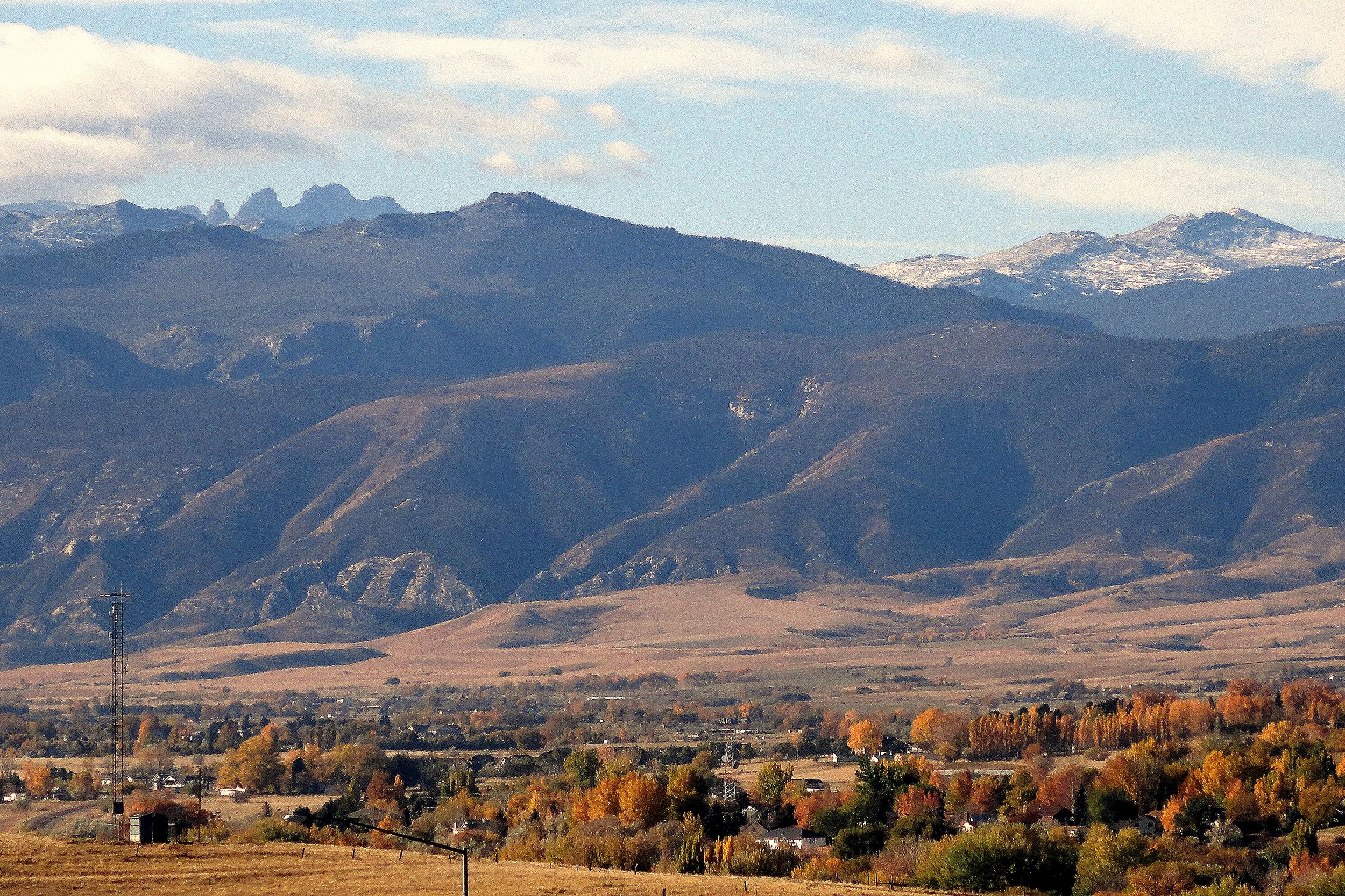 Hazy mountains in Sheridan, Wyoming on a fall day