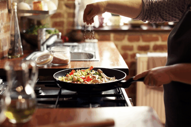 Seasoning food while cooking