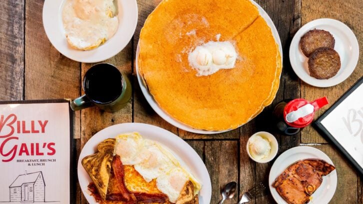 Breakfast on a table at Billy Gails