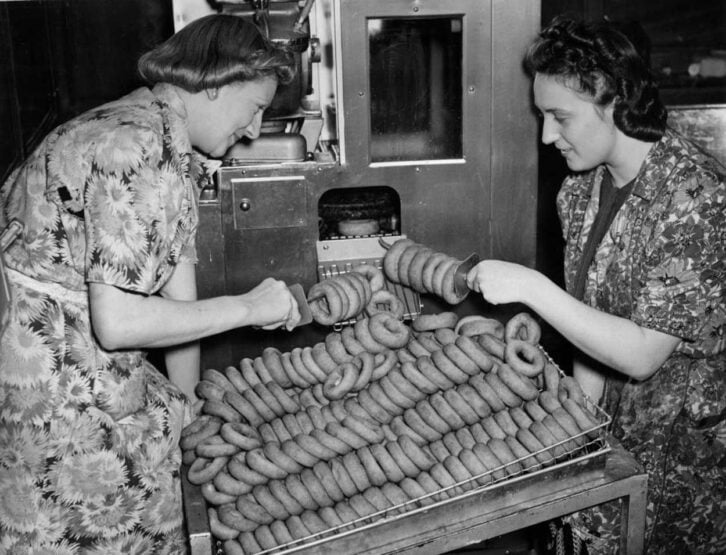 1st January 1941: Salvation Army canteen workers in Brighton operating a doughnut machine flown in from Canada to satisfy Canadian troops appetites for donuts.
