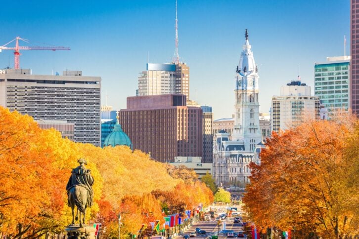 Philadelphia, Pennsylvania, USA in autumn overlooking Benjamin Franklin Parkway.