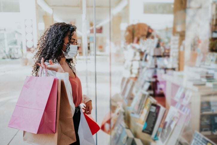 Woman in shopping mall with bags shopping during pandemic and wearing face mask against coronavirus  GUARDAR EN BOARD Cool