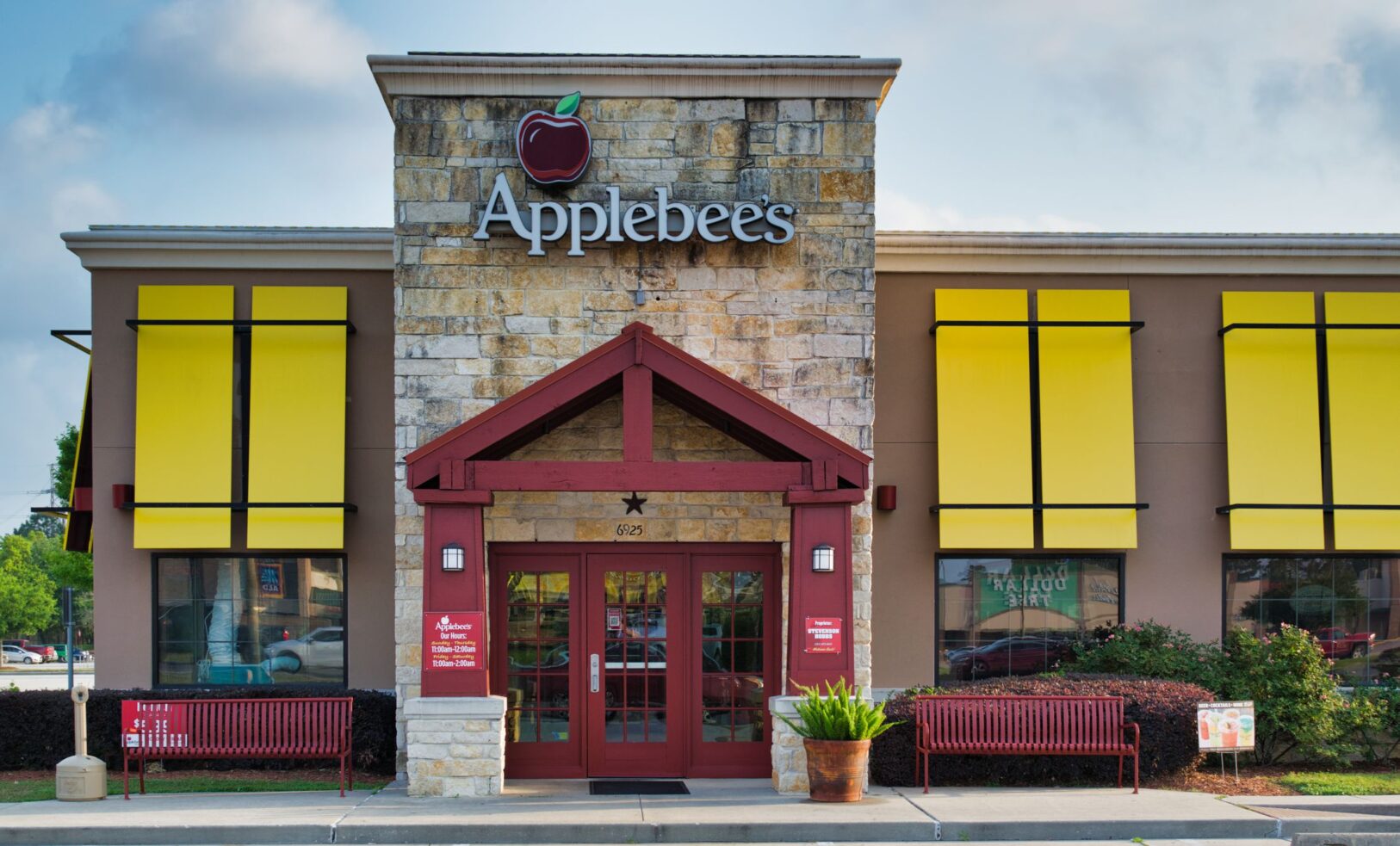 20 Restaurant Chains Open on Easter Sunday 2026