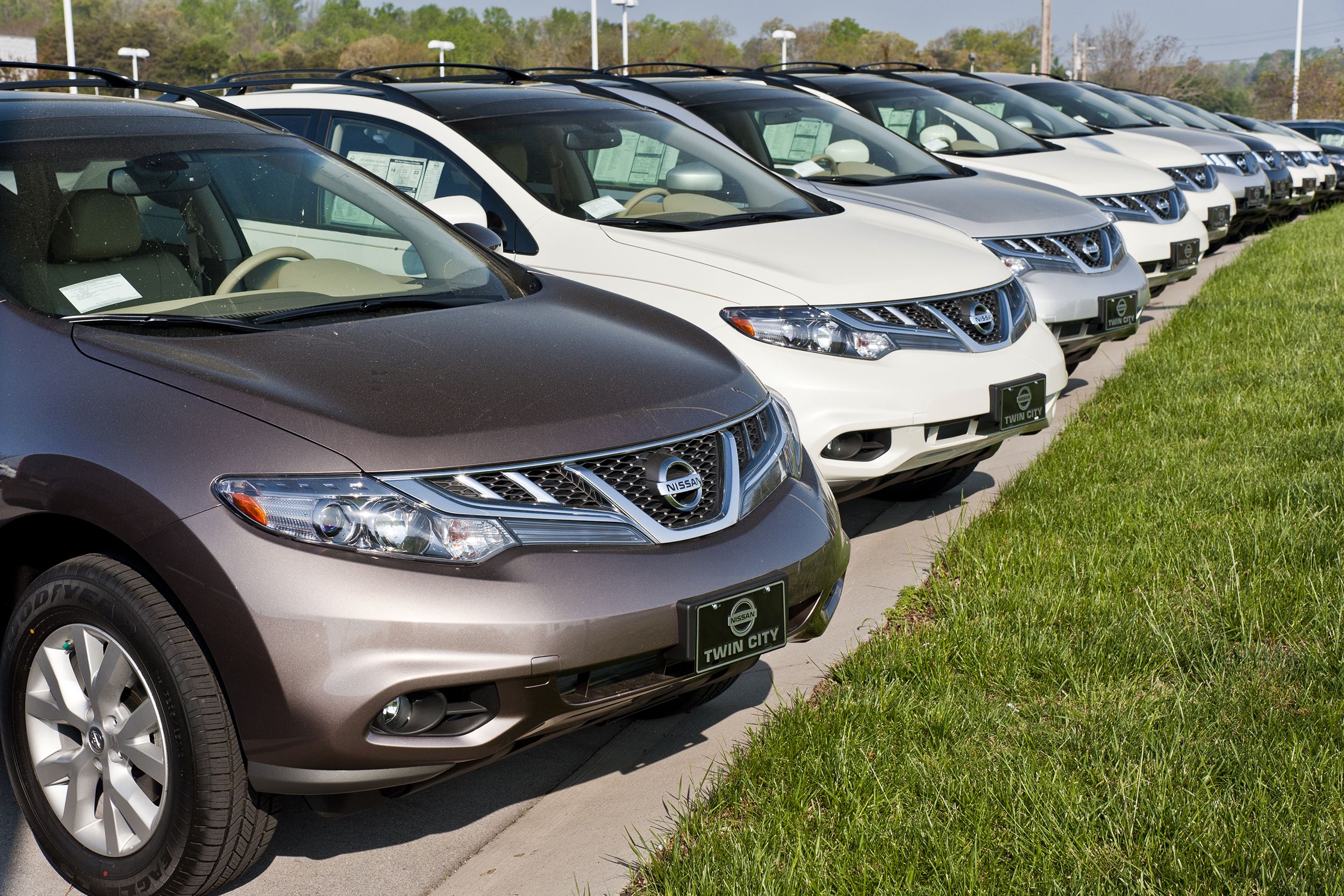 Nissan Muranos on display at dealership lot