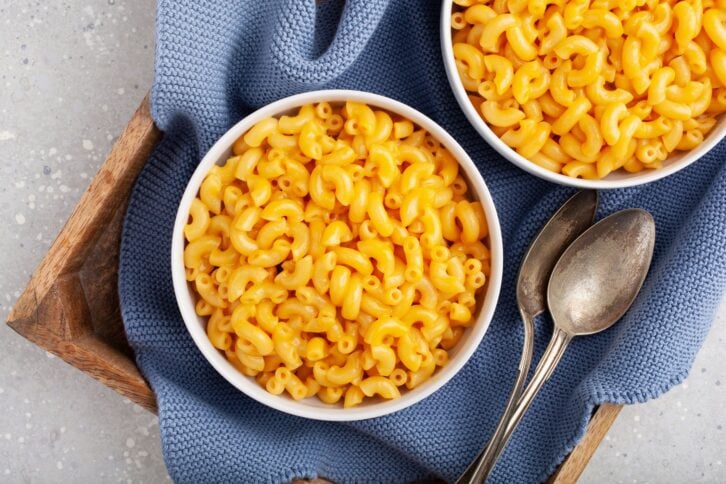 American creamy macaroni and cheese pasta