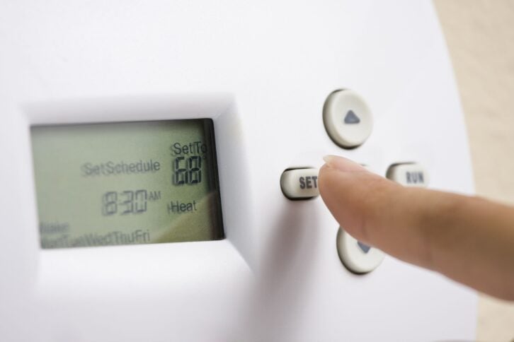 setting electronic thermostat heat to 68 degrees