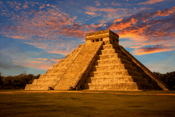El Castillo (Kukulkan Temple) of Chichen Itza at sunset, Mexico