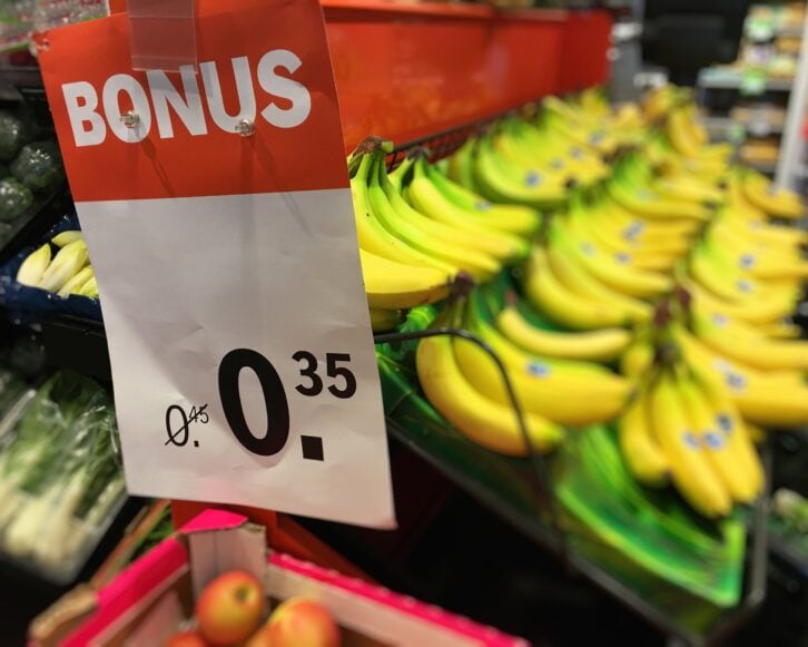 supermarket shopping grocery sale bonus on bananas
