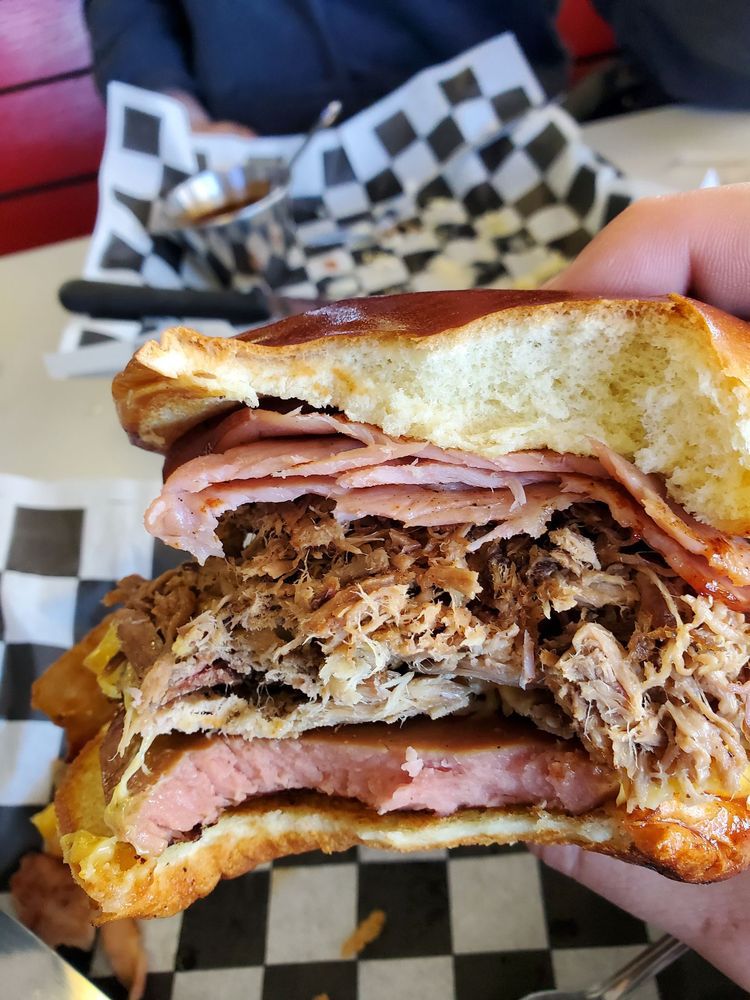 Knotty Pig BBQ, Burger & Chili House, Tulsa, Oklahoma