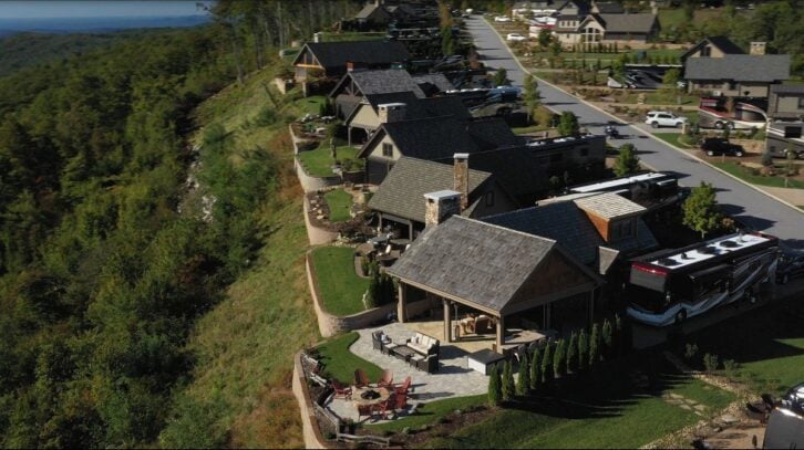 Mountain Falls Luxury Motorcoach Resort