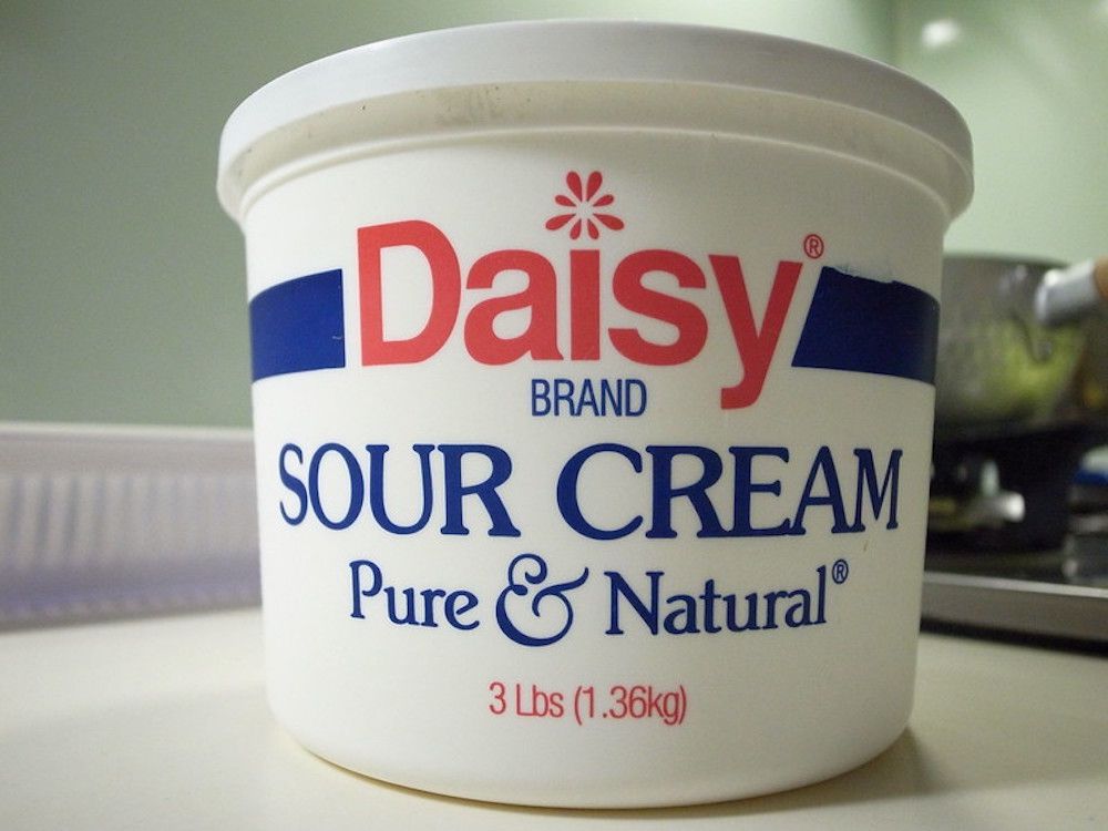 Daisy Sour Cream Container