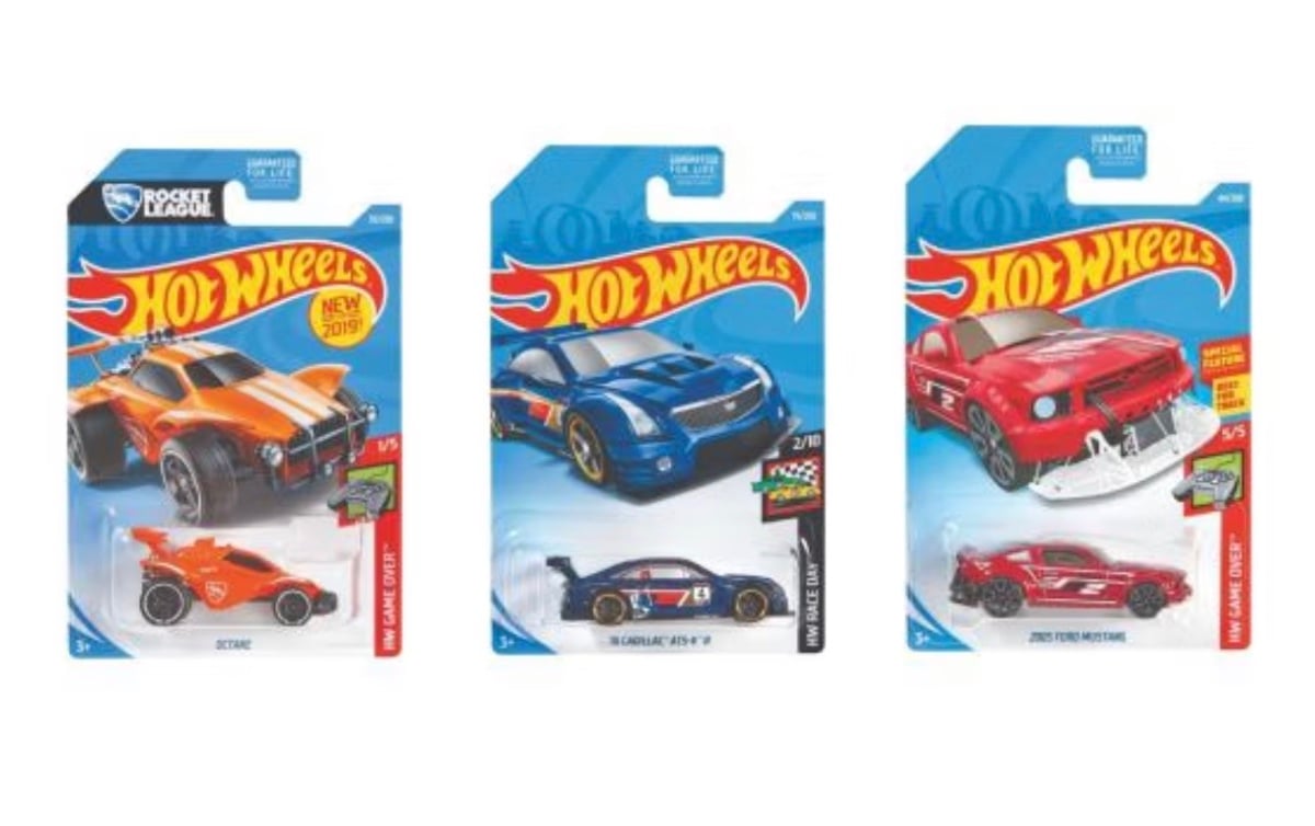 Three Hot Wheels toy cars in packaging: an orange Octane car, a blue Dominus car, and a red car with a spoiler, all from the Rocket League series, displayed against a white background.