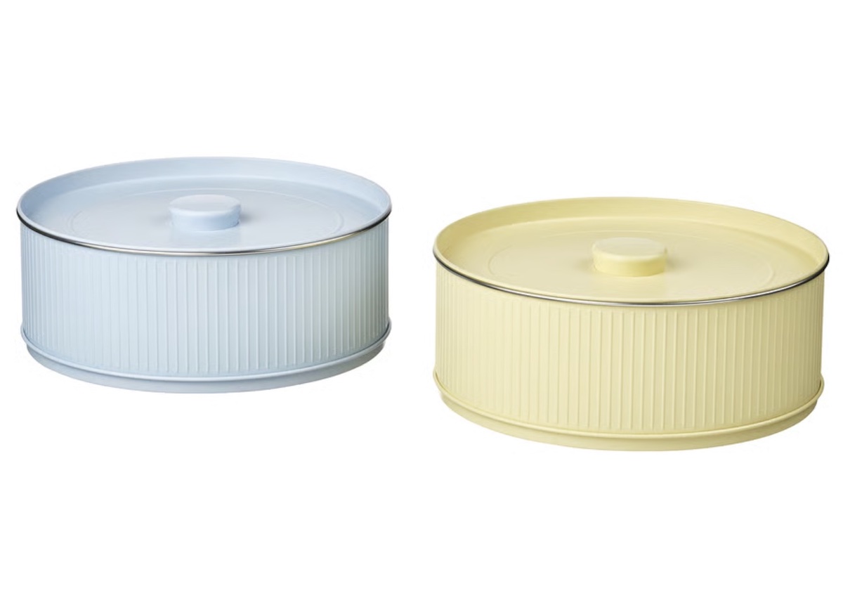 Two round, ribbed containers with lids, one light blue and one pale yellow, both with a central circular knob for lifting the lid.