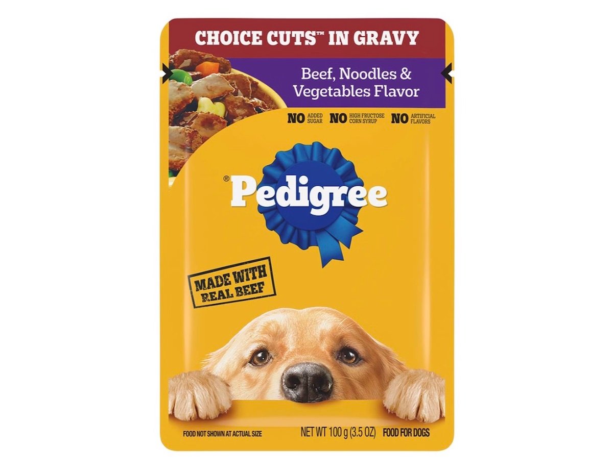 A packet of Pedigree dog food labeled "Choice Cuts in Gravy, Beef, Noodles & Vegetables Flavor" with a picture of a dog’s face and food, emphasizing "Made with Real Beef." The package is yellow and purple.