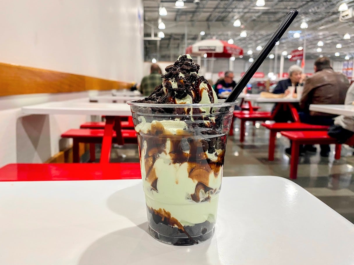 I Tried the New Costco Sundae, and It's Got Thin Mint Vibes I Tried the New Costco Sundae, and It's Got Thin Mint Vibes